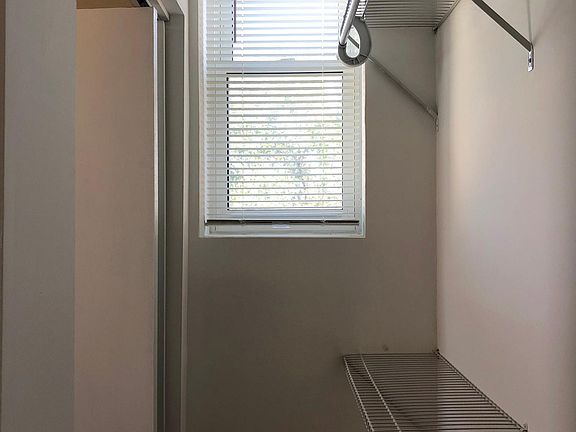 3rd image of 2558 W Walton St #3R
