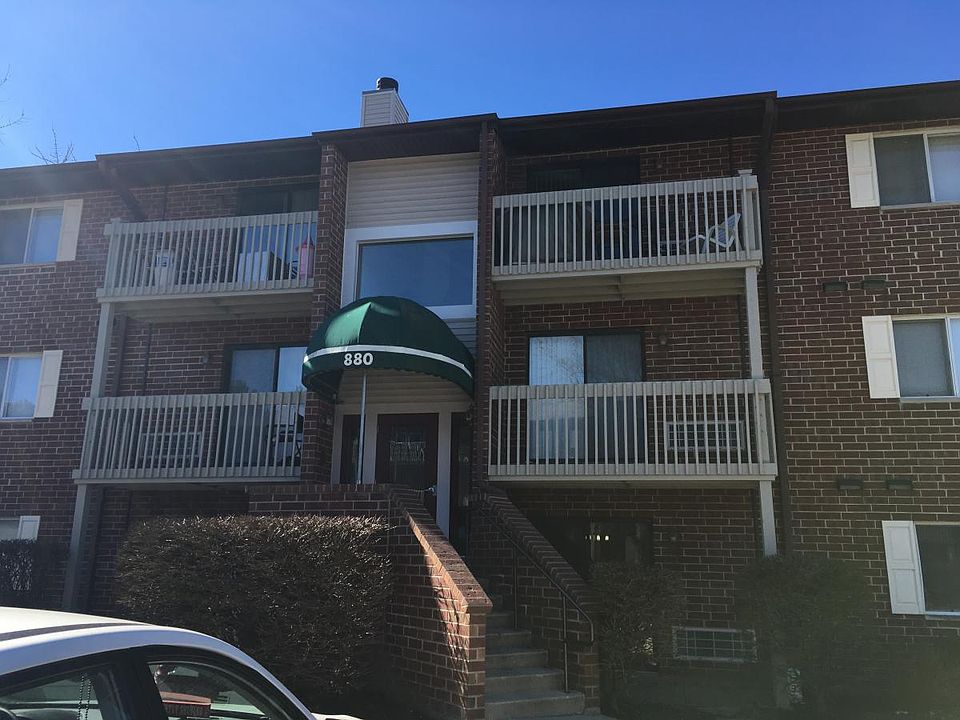 1st image of 880 N Lakeside Dr