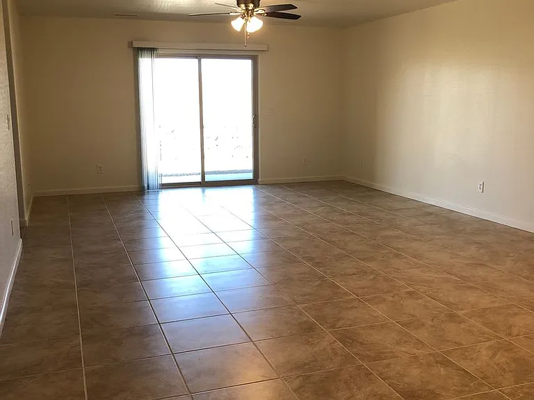 5880 N Robert Rd — Photo 3