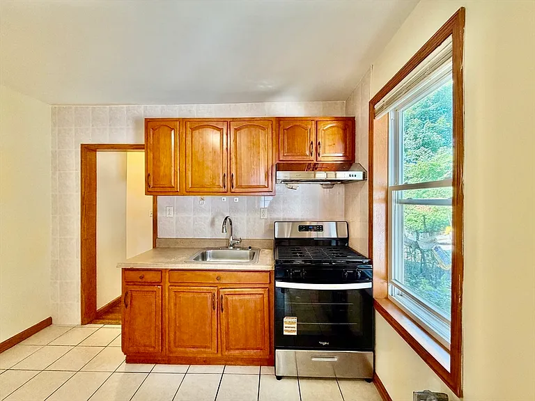 18 Bigelow St #18 — Photo 8