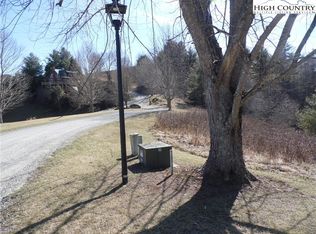 32 Mountain Ridge Rd, Piney Creek, NC 28663