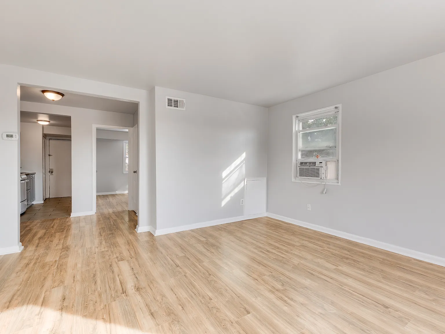 1 bed, 666 sqft, $1,200 — Photo 4