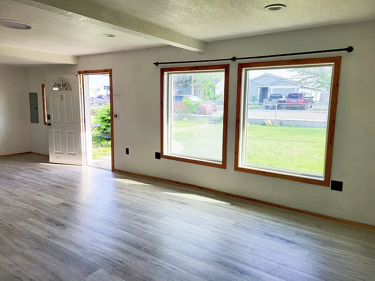 1108 W Entiat Ave #1 — Photo 3