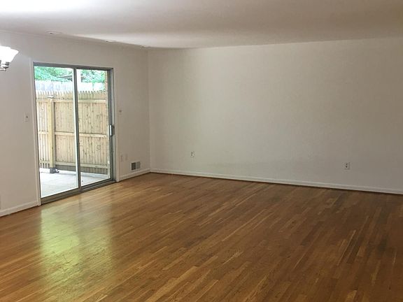 2nd image of 3105 Juniper Ln