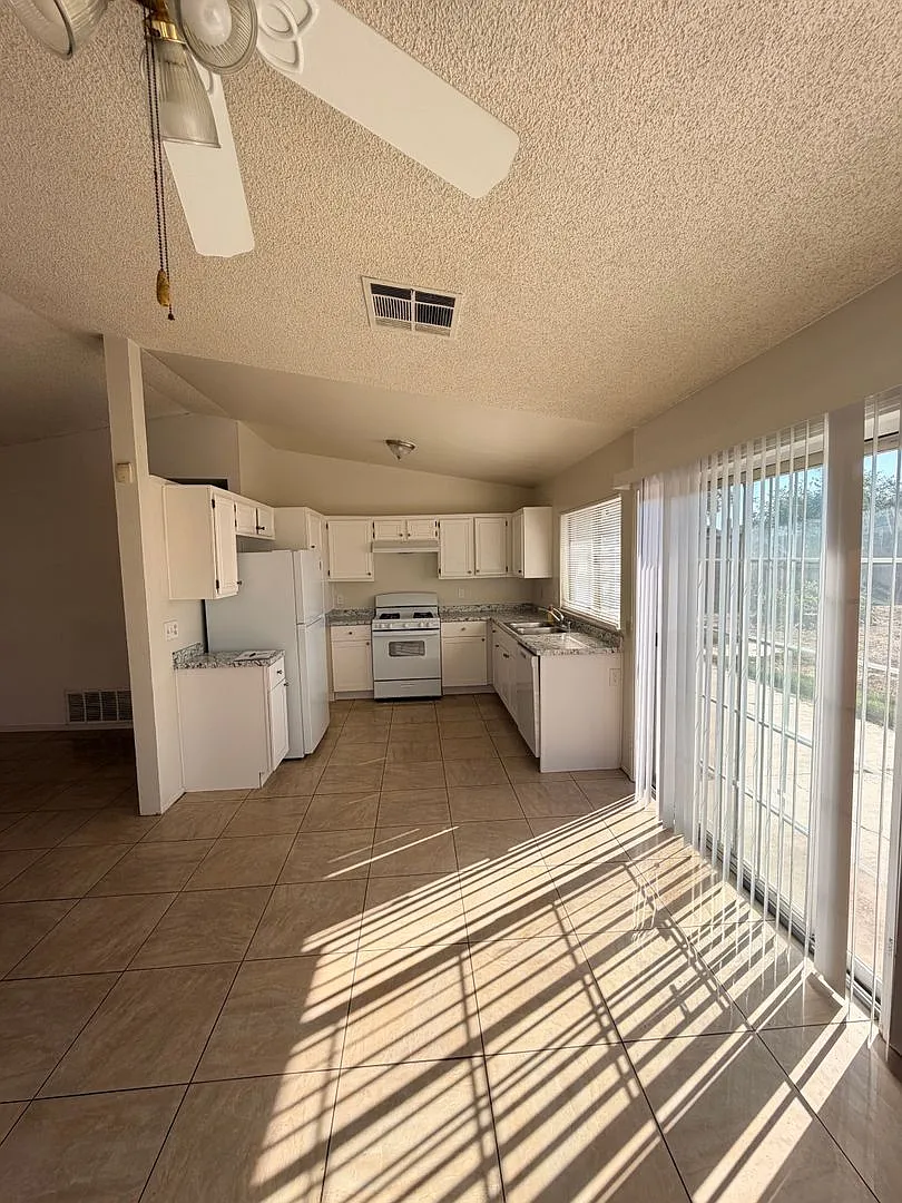 Beautifully Updated 3-Bedroom Home in Moreno Valley — Photo 4