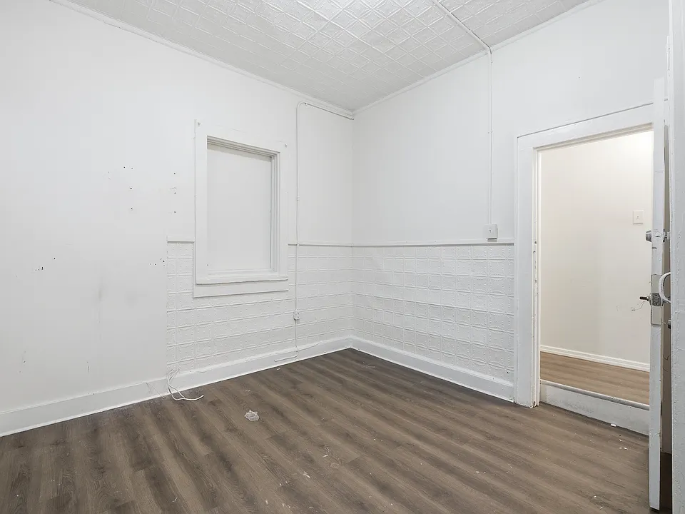 302 Belmont Ave #2