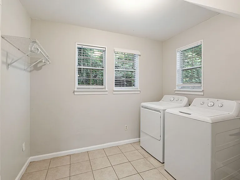 3 Bedroom / 2 Bathroom House in Glen Iris — Photo 24