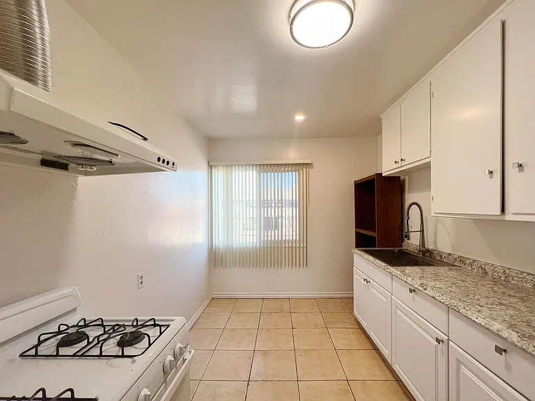325 N Garfield Ave #H — Photo 7
