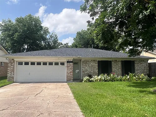 205 W Vaughn Ln Photo 1