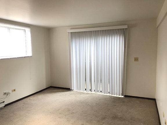 3rd image of 760 Pleasant Dr APT 1A