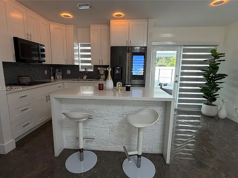 11500 SW 185th Ter — Photo 4