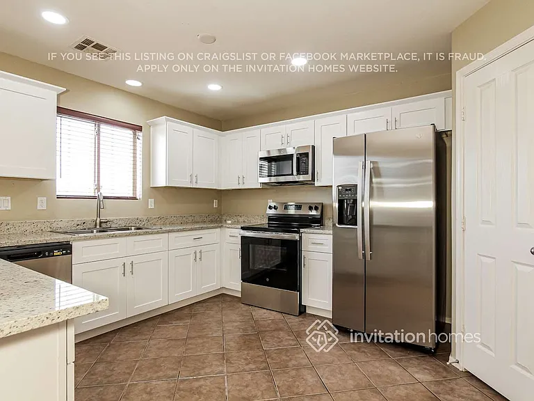 6707 W Desert Ln — Photo 6