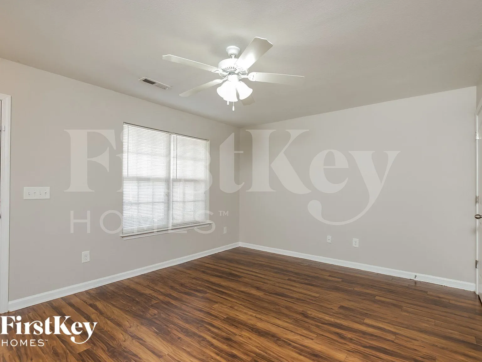 3 bed, 2.5 bath, 1242 sqft, $1,920 — Photo 4