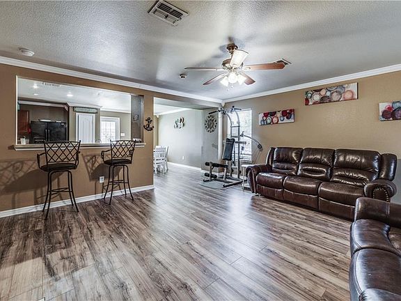 3rd image of 1315 Flagstone St