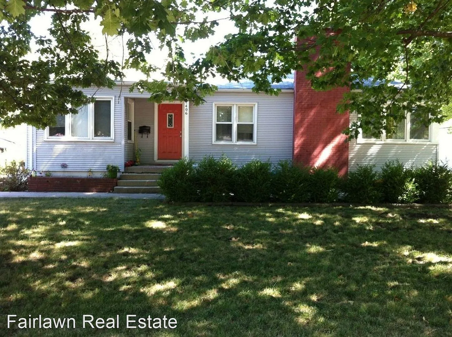 1406 W John St photo 1