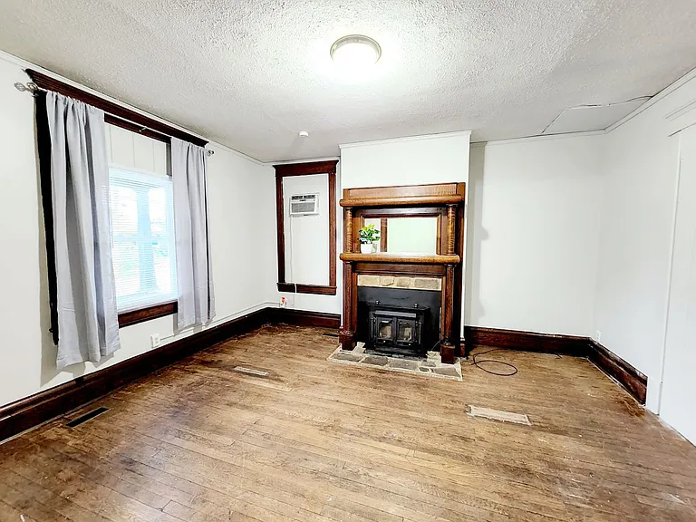 400 Fife St — Photo 6
