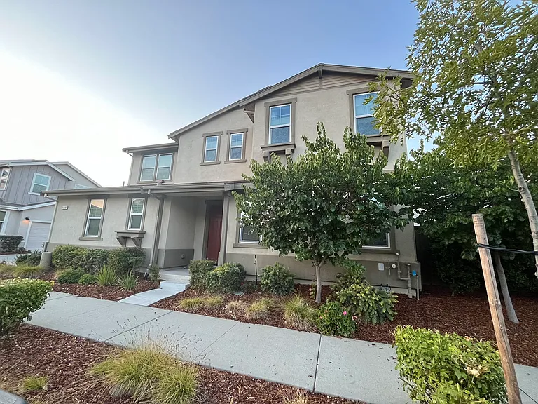 2339 Spitfire Way — Photo 2