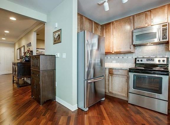 3rd image of 500 Throckmorton St APT 1610
