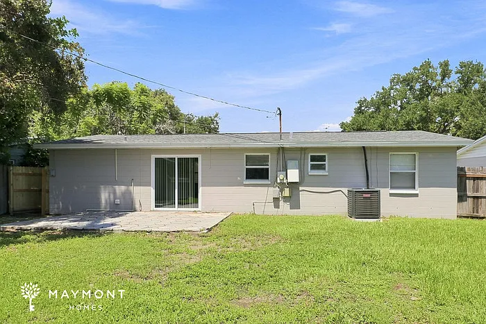 3 bed, 2.0 bath, 1112 sqft, $2,030 — Photo 3