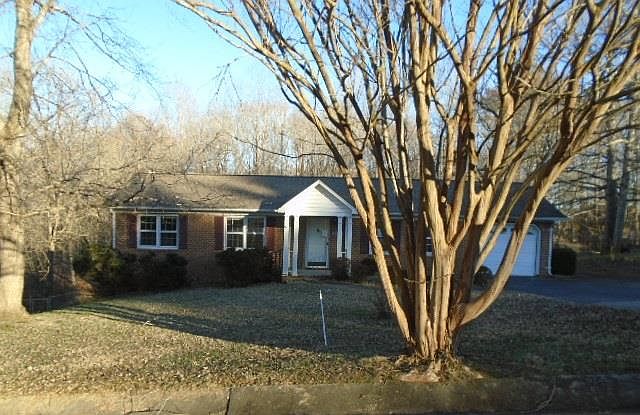 1st image of 2040 Powhatan Dr