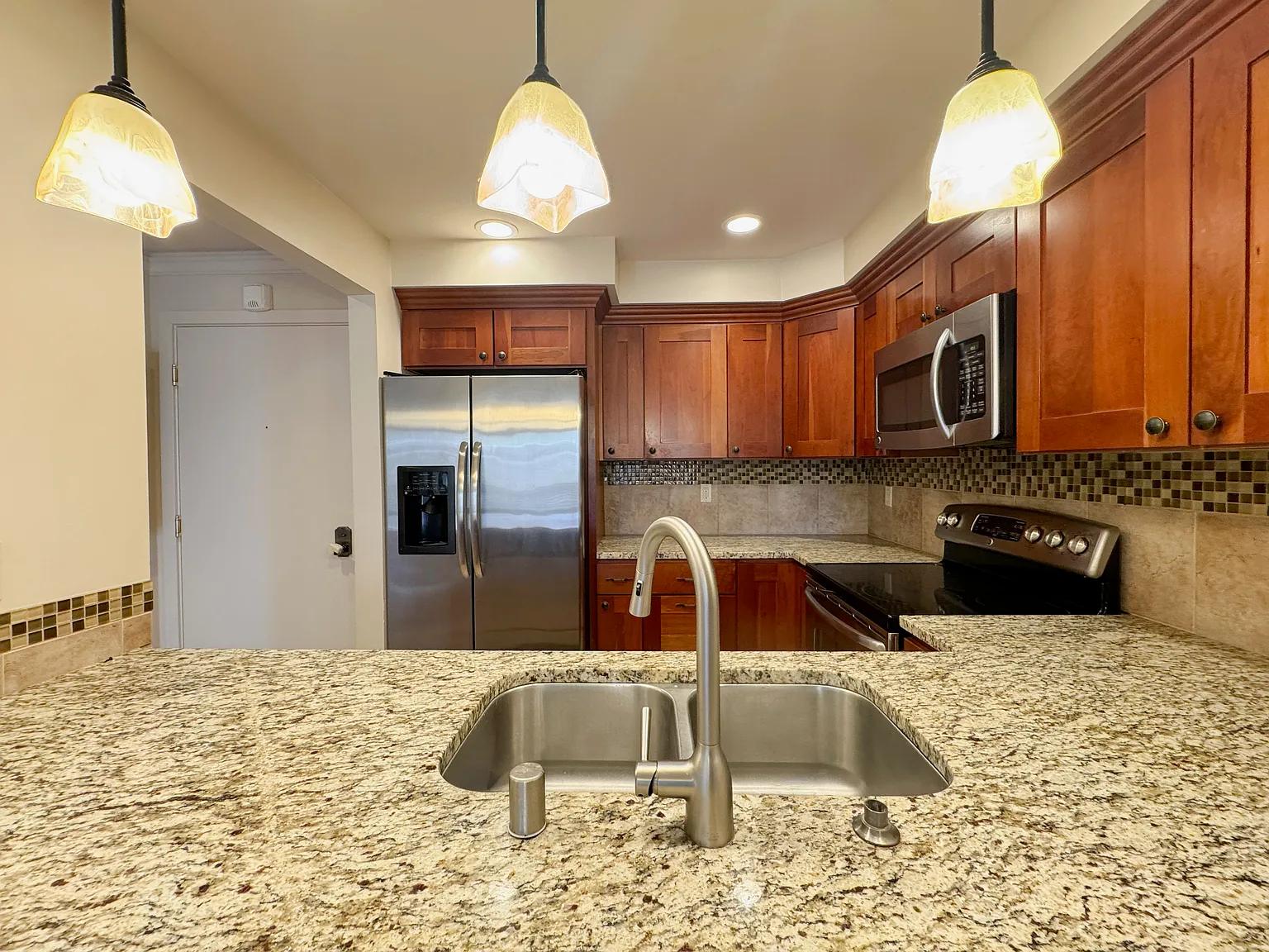 1 bed, 847 sqft, $2,700 — Photo 2