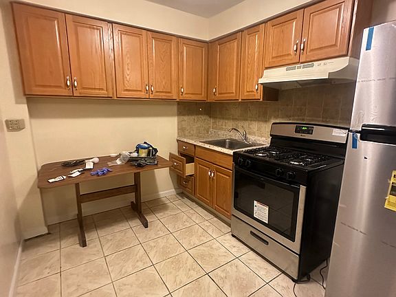 2nd image of 1010 E 233rd St Floor 1