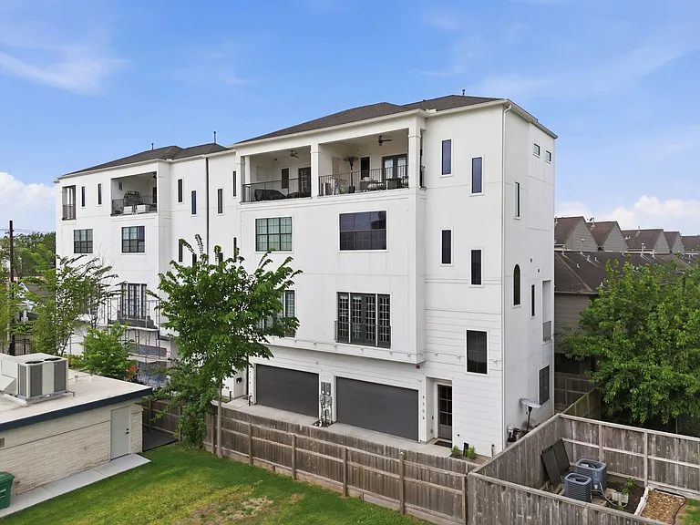 4306 Center St — Photo 2