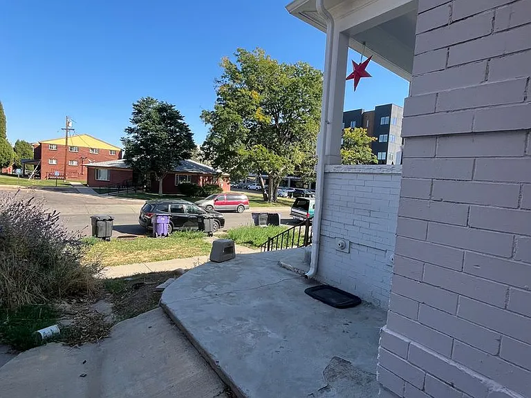 1609-1611 Hooker Street — Photo 17