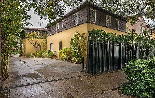 4 units total in 2 buildings townhouse style in a gated gard