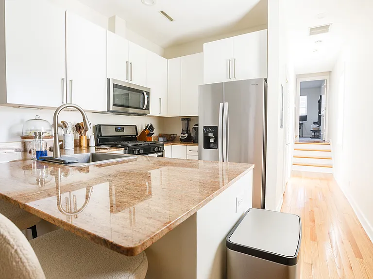 2451 N Clybourn Ave #8 — Photo 6