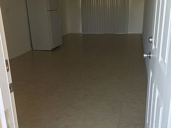 2nd image of 3913 Club Cir