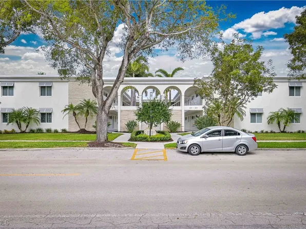 223 3rd Ave S #223, Naples, FL 34102