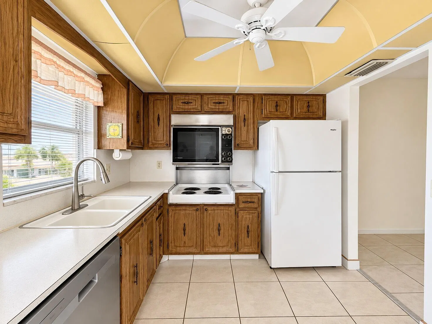 2 bed, 2.0 bath, 968 sqft, $1,850 — Photo 3