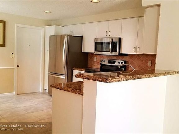 3rd image of 1585 Barcelona Way