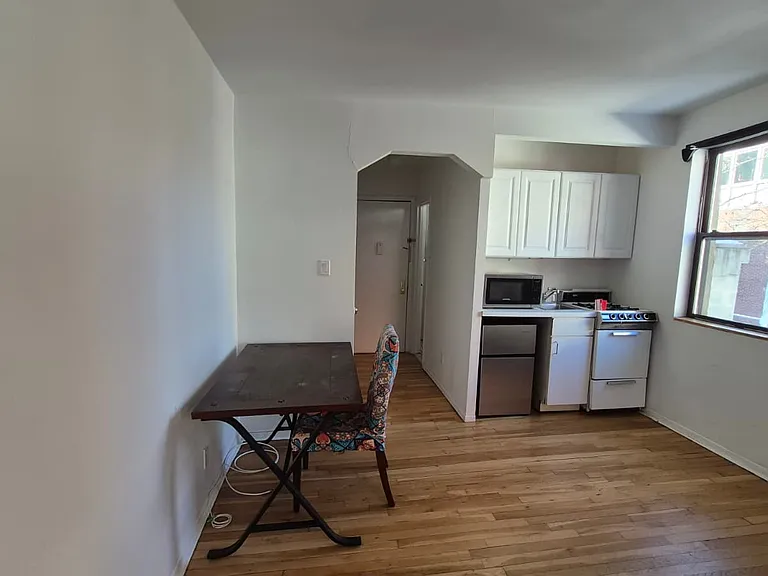 415 W 47th St #3C — Photo 4