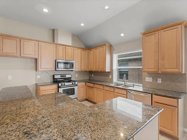 30218 Deleon Fields Dr — Photo 16