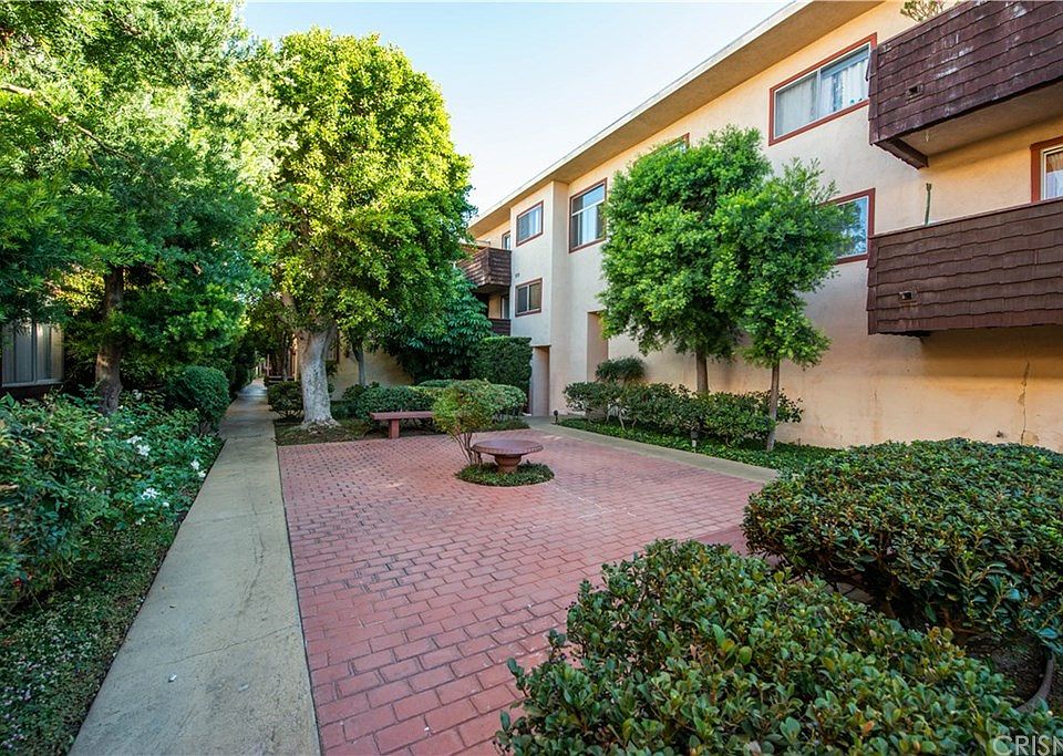 1st image of 5414 Newcastle Ave APT 42