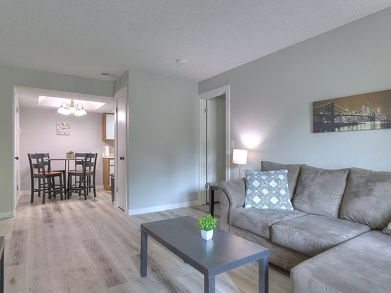2480 N Graceland Ave #5 — Photo 15