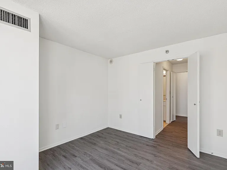 2020 Walnut St #21B — Photo 16