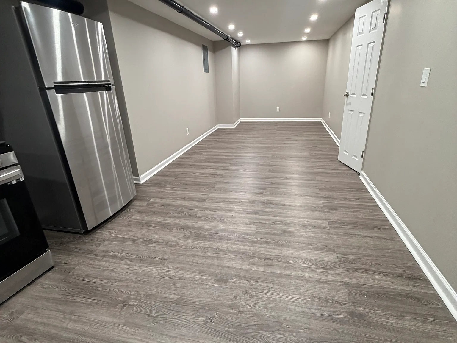 2 bed, 1.5 bath, 750 sqft, $2,200 — Photo 3