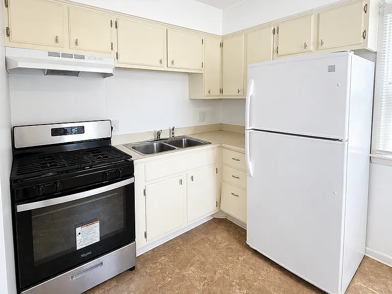 5003 Woolworth Ave #8 — Photo 2