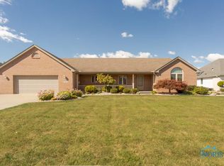 534 Foxridge Ln, Oregon, OH 43616