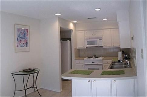 5th image of 3200 Elma Dr