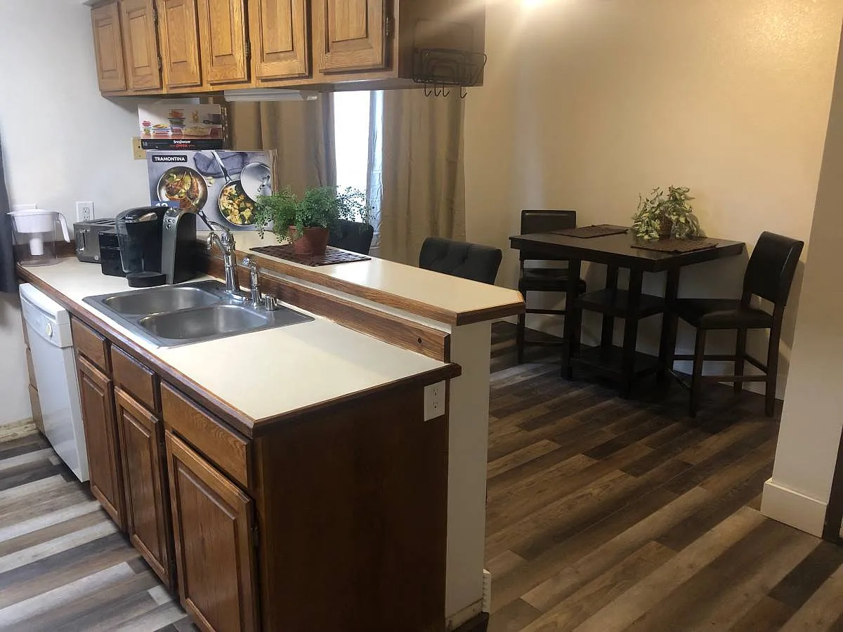 926 W 27th Ave — Photo 2