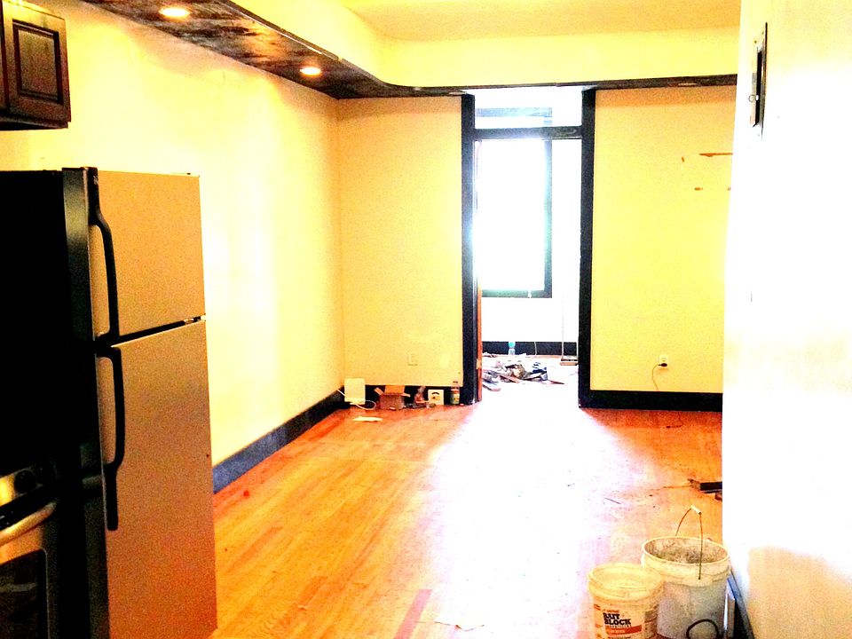 2nd image of 1052 Greene Ave