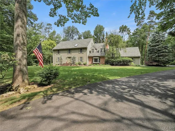 27 Three Point Garden Rd, East Stroudsburg, PA 18301