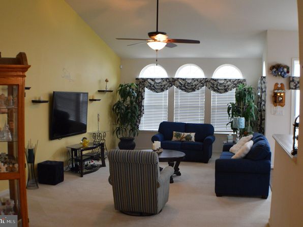53 Woodfield Cir, Pemberton, NJ 08068