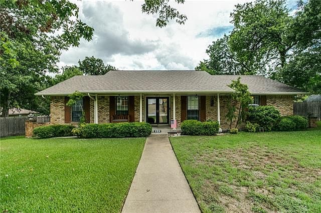 1st image of 904 Oak Trl