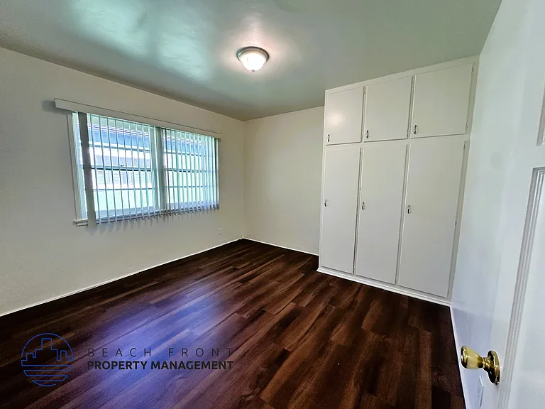 2490 Cedar Avenue — Photo 6