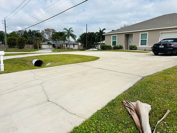2nd image of 1171 SE Floresta Dr